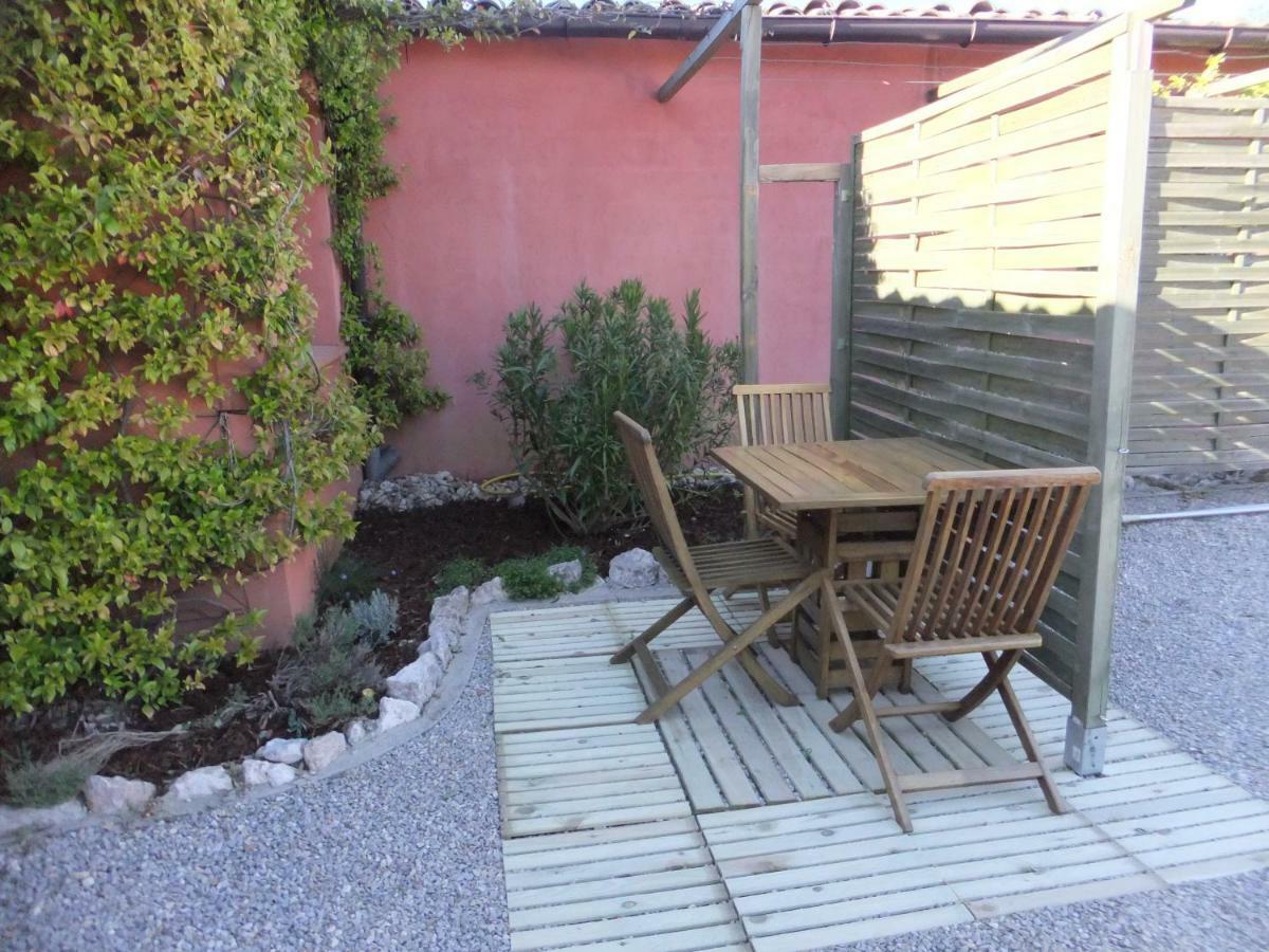 Gite Les Esparrus Villecroze Exterior foto